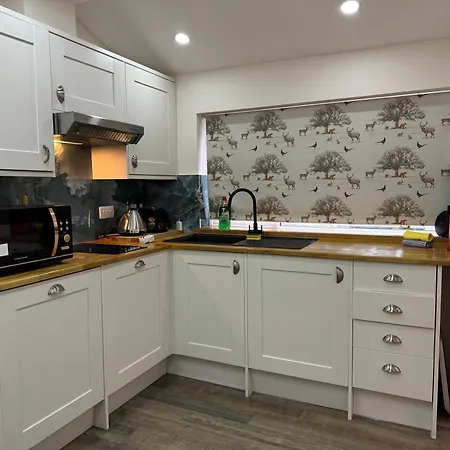 Lindisfarne In * ويندرمير