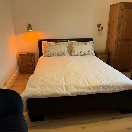 Lindisfarne In * ويندرمير